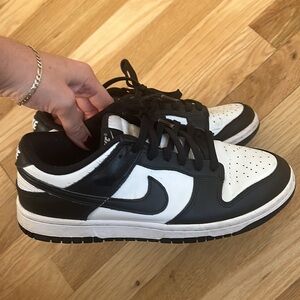 Gently Used - US Size 9 Womens Panda Dunks. Black and White.